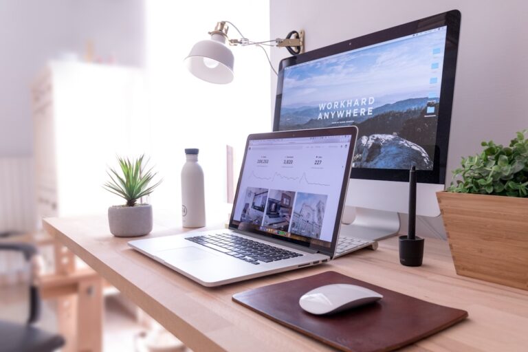 Ilustrasi royalti dan aset digital sebagai sumber passive income